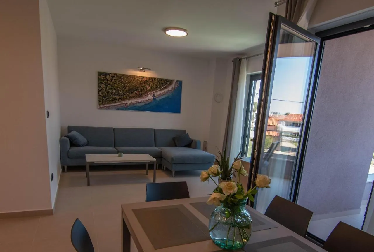 Luxury Apartment Porto With Sea View And Swimming Pool Premantura 0*,