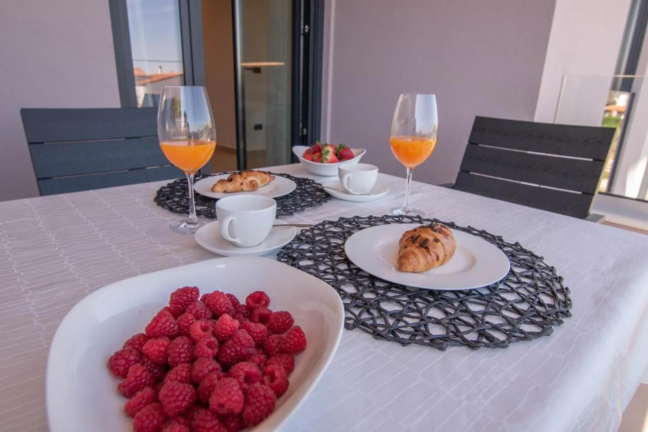 Luxury Apartment Porto With Sea View And Swimming Pool Premantura