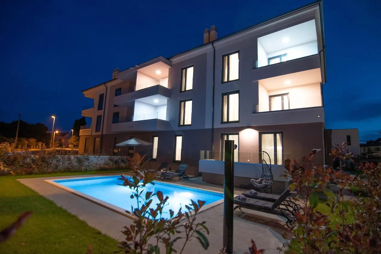 Luxury Apartment Porto With Sea View And Swimming Pool Premantura