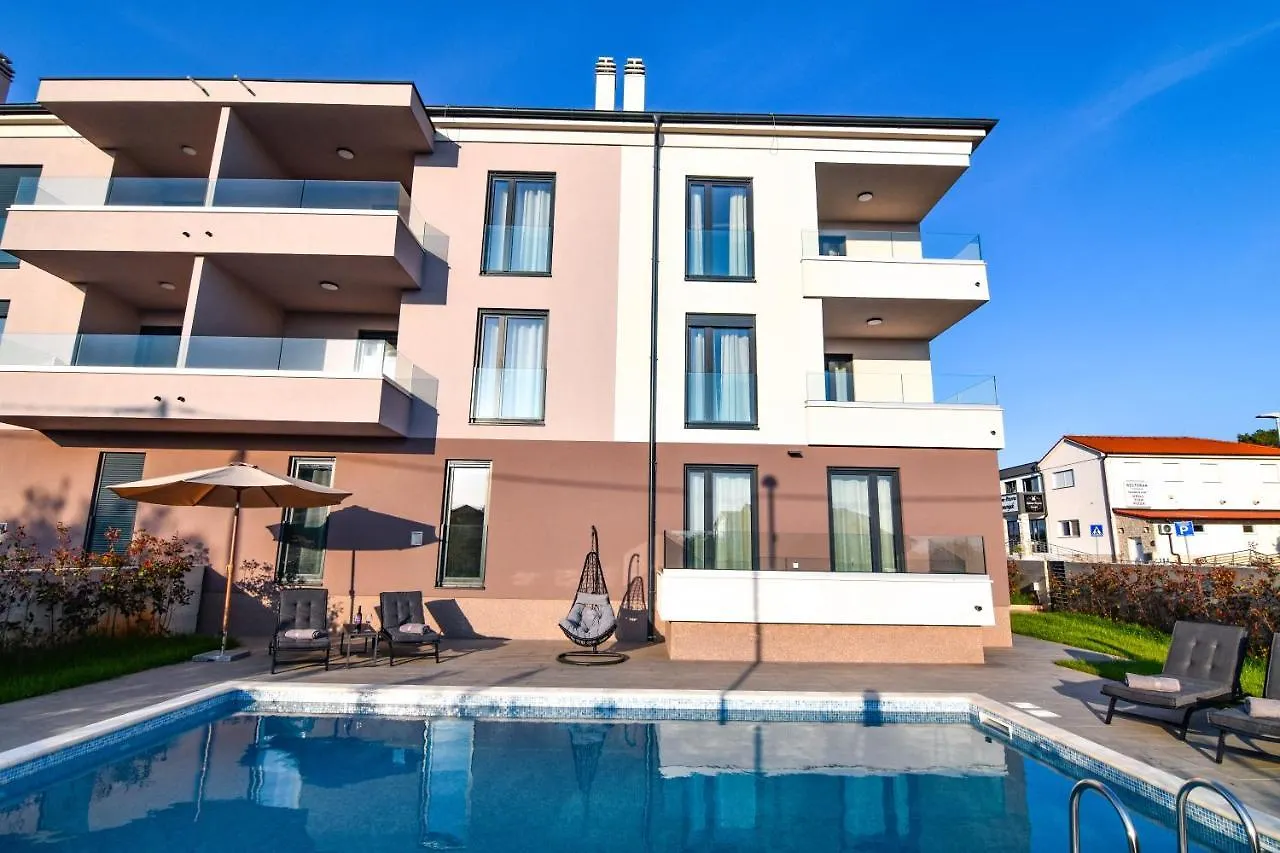 Luxury Apartment Porto With Sea View And Swimming Pool Premantura